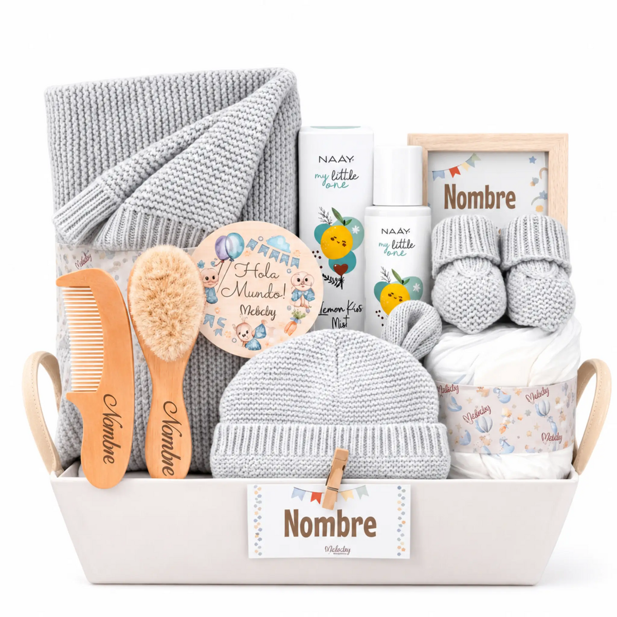 Cesta de regalo para bebé con ropa, peine y productos de cuidado, ideal para niño o niña