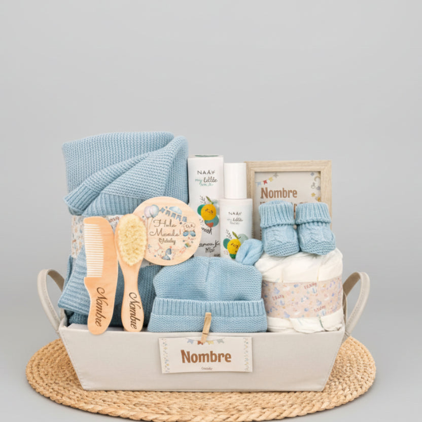 Canastilla bebé niño con ropa, cepillo y productos de baño, regalo nacimiento personalizable
