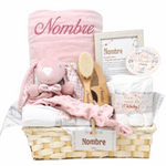 Canastilla personalizada para niña con conejo rosa, manta y accesorios de bebé