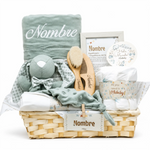 Cesta regalo bebé personalizable con nombre, ideal para niño o niña, con manta, peluche y accesorios