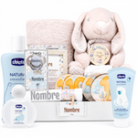 Cesta regalo bebé niño con peluche conejo, chupete y productos Chicco. Ideal para nacimiento y primeros días.